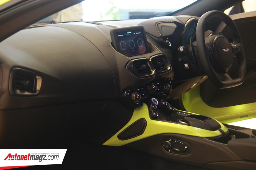 Mobil Baru, aston-martin-vantage-2019-interior-1: Aston Martin Vantage 2019 Resmi Mencicipi Aspal Indonesia