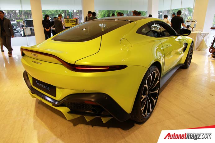 Mobil Baru, aston-martin-vantage-2019-wallpaper-1: Aston Martin Vantage 2019 Resmi Mencicipi Aspal Indonesia