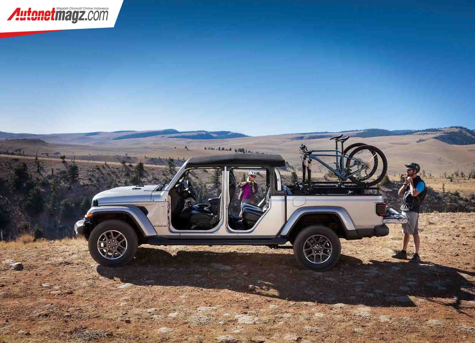 Berita, Jeep Gladiator 2020 samping: Jeep Gladiator 2020 Resmi Dirilis, Siap Bawa Beban & Main Tanah