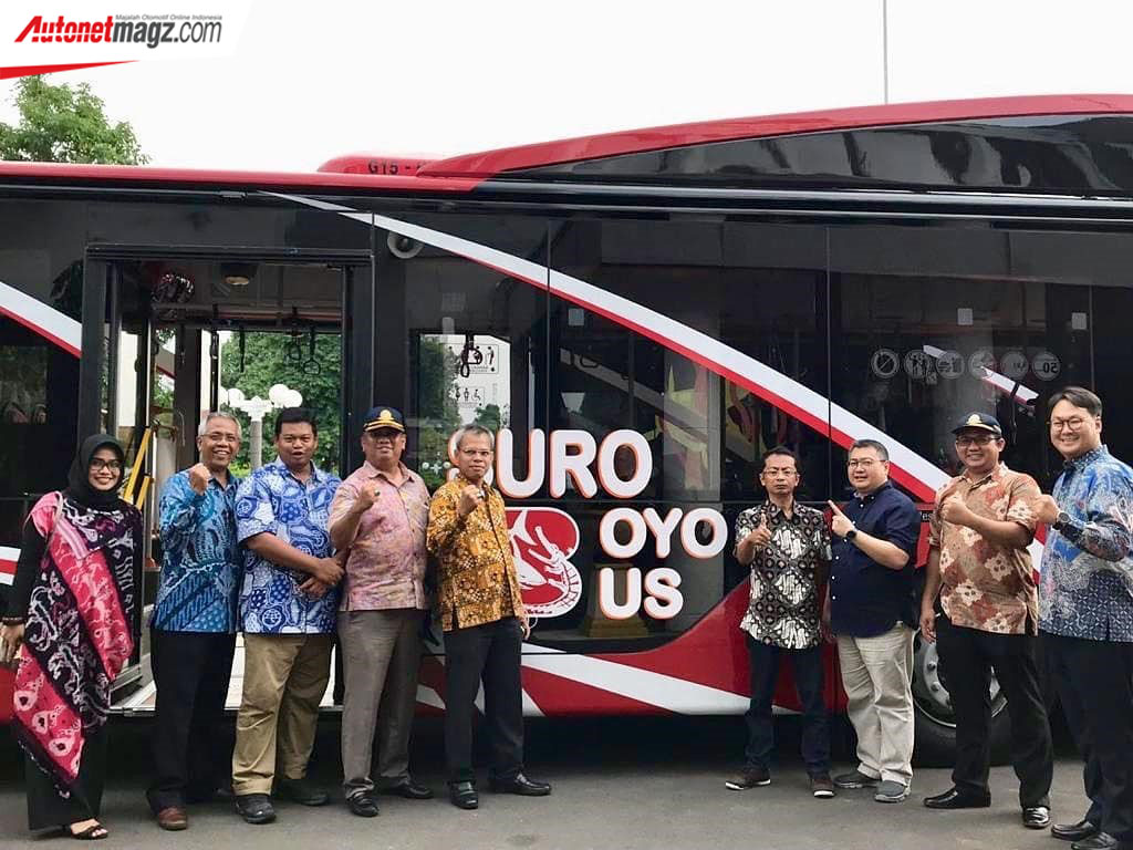 Berita, Handover Suroboyo Bus Mercedes-Benz: Mercedes-Benz Serahkan 10 Unit Bus Untuk Operasional Bus Suroboyo