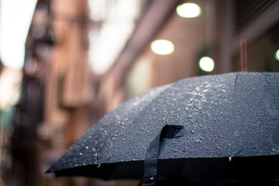 Serba 7, Payung: 7 Kelengkapan Yang Sebaiknya Kalian Bawa Selama Musim Hujan