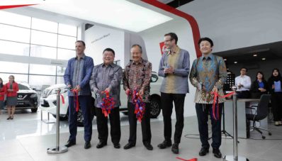 Nissan Global Retail Concept Diterapkan di Diler Baru Alam Sutera Nissan Global Retail Concept Diterapkan di Diler Baru Alam Sutera