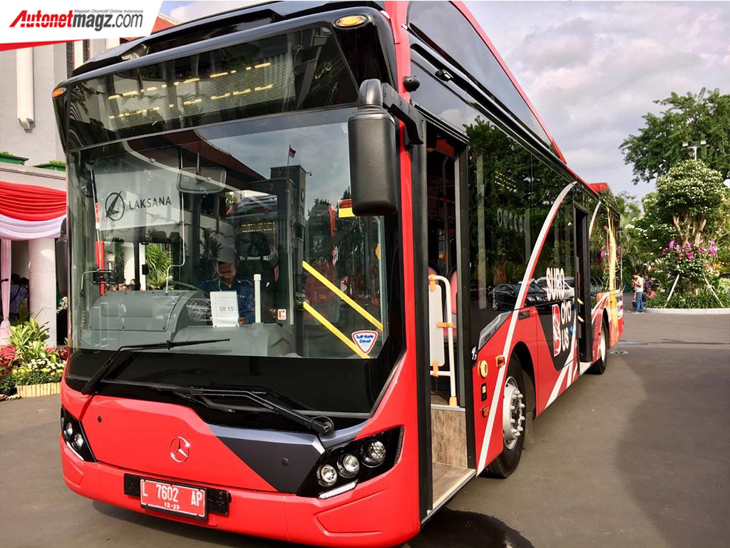 Berita, Suroboyo Bus Mercedes-Benz: Mercedes-Benz Serahkan 10 Unit Bus Untuk Operasional Bus Suroboyo