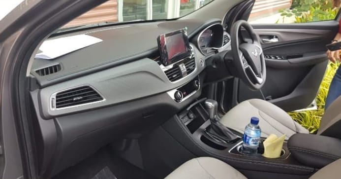 Berita, interior Wuling Cortez Turbo: Bocoran Interior Wuling Cortez Turbo, Pakai Audio Infinity & Dashboard Gelap