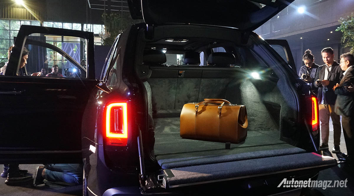 Mobil Baru, bagasi rolls royce cullinan: Rolls-Royce Cullinan, SUV Termewah Sejagat Raya Hadir di Indonesia