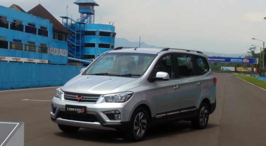 Wuling Confero S ACT : Dua Pedal Tapi Tetap Oper Manual Wuling Confero S ACT : Dua Pedal Tapi Tetap Oper Manual