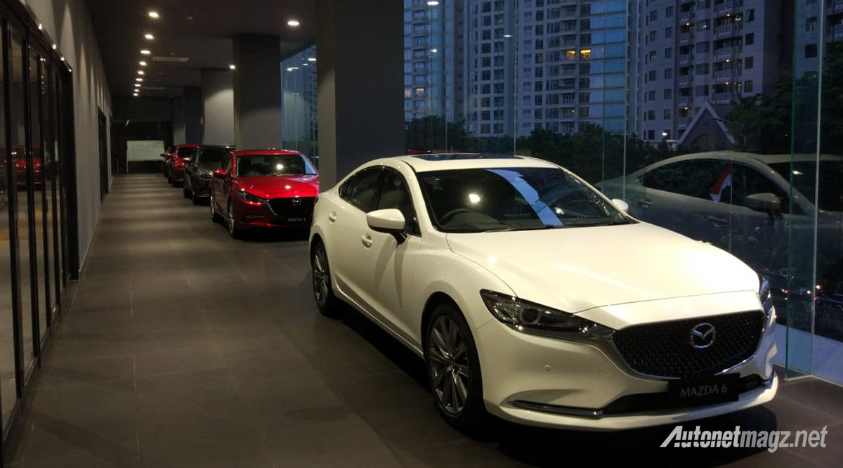 Mazda, dealer-mazda-simprug-display: Dealer Mazda Simprug Diresmikan, Standar Flagship Jadi Menu Utama