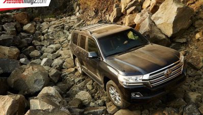 Toyota Akan Pensiunkan Mesin V8 di Land Cruiser, Diganti Hybrid! Toyota Akan Pensiunkan Mesin V8 di Land Cruiser, Diganti Hybrid!