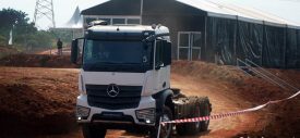 launching mercedes benz actros