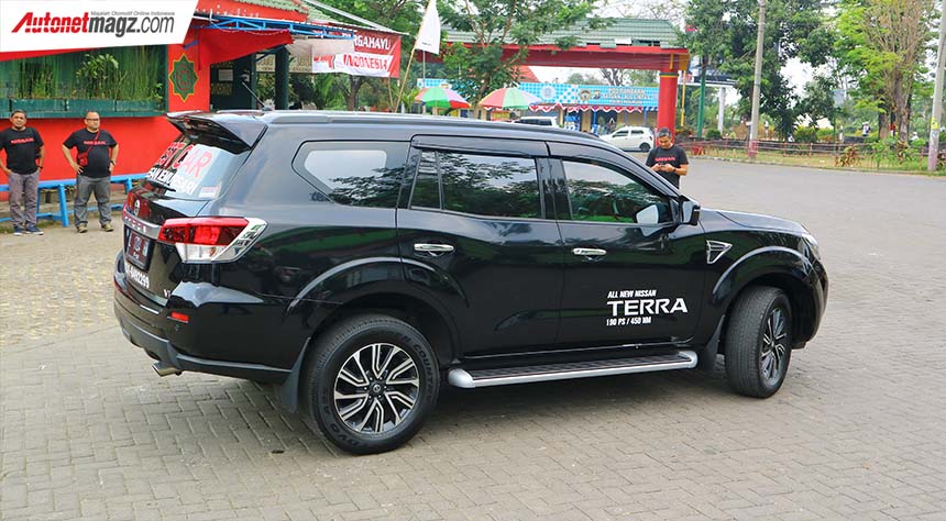 Berita, Nissan-Terra-VL-Samping: Test Drive Nissan Terra VL : Opsi SUV Ladder Frame Anti Mainstream