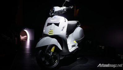 Vespa GTS Super Tech 300 : Skuter Canggih Seharga LCGC! Vespa GTS Super Tech 300 : Skuter Canggih Seharga LCGC!