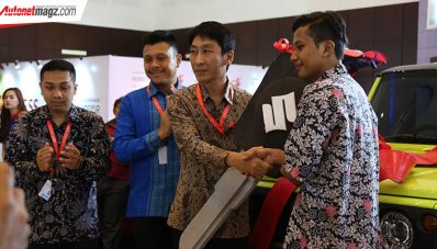 IIMS Surabaya 2019 : Suzuki Serahkan 1 Unit Jimny Pada Pemenang Undian