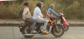 Motor di India tanpa helm