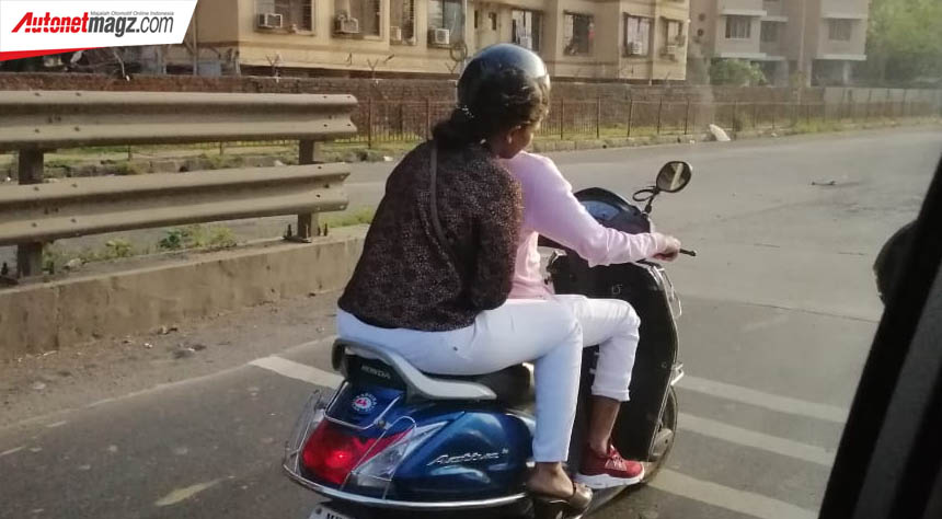 Berita, Motor di India tanpa helm: India Tinjau Ulang Peraturan Penggunaan Helm, Malah Diberi Kelonggaran