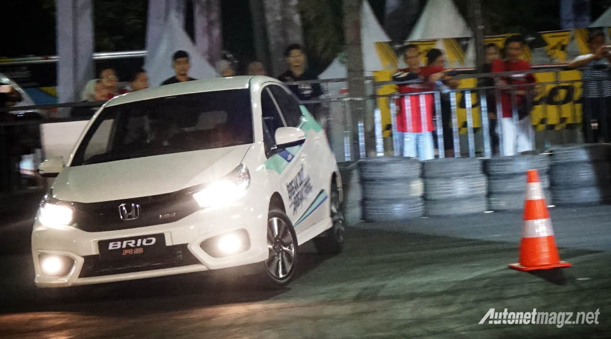 Berita, honda-brio-stunt: Taman Ria Riuh Berkat Honda Brio Saturday Night Challenge