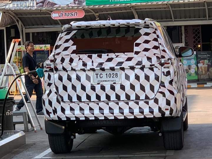 Berita, Spyshot Toyota Fortuner Facelift: Toyota Fortuner & Hilux Facelift Tertangkap Kamera di Thailand