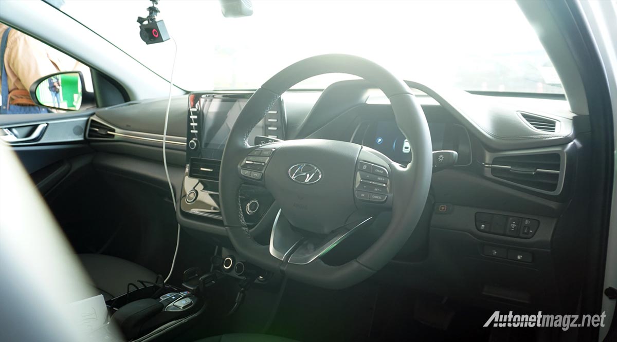Berita, interior-hyundai-ioniq-ev: Taksi Grab Hyundai Ioniq EV Sudah Bisa Dinikmati, Begini Cara Pesannya!