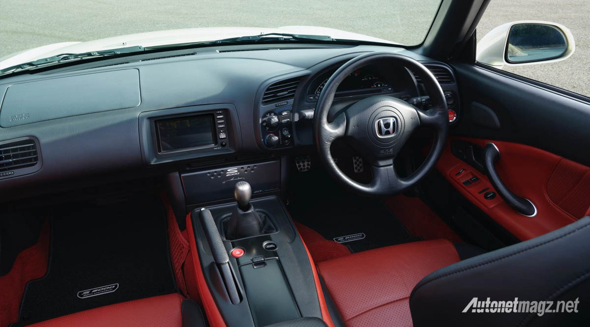 Berita, interior-honda-s2000: Suku Cadang Resmi Honda S2000 Kembali Diproduksi