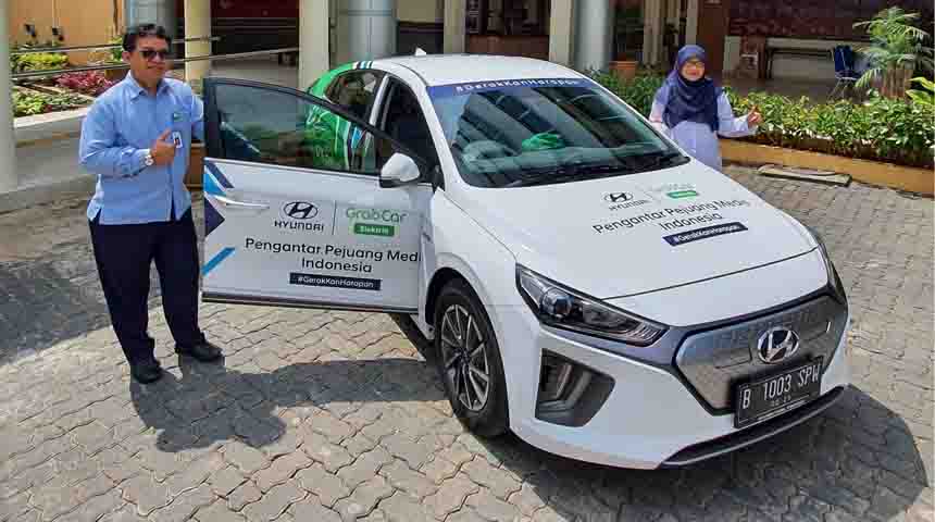 Berita, Hyundai-IONIQ-EV-Tenaga-Medis: Hyundai & Grab Sediakan IONIQ EV Untuk Mobilisasi Tenaga Medis
