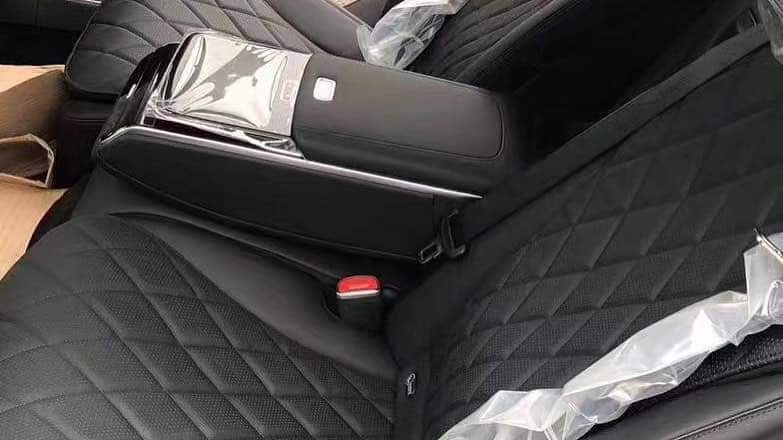 Berita, spy-shot-mercedes-benz-s-class-rear-armrest: Spy Shot Mercedes-Benz S-Class W223 2021 Tersebar!