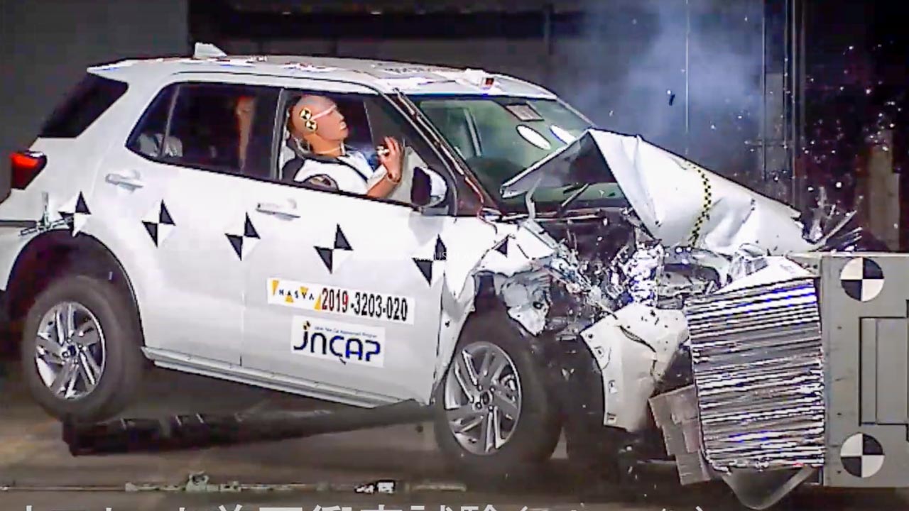 Berita, tes tabrak daihatsu rocky crash test: Daihatsu Rocky Raih 5 Bintang di Tes Tabrak, Cocok Buat Tanah Air