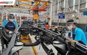 Pabrik Daimler Commercial di Wanaherang Mulai Kembali Produksi Pabrik Daimler Commercial di Wanaherang Mulai Kembali Produksi