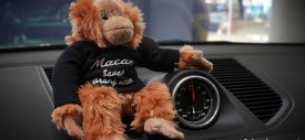 porsche-macan-saves-orang-utan-pdk-gearbox