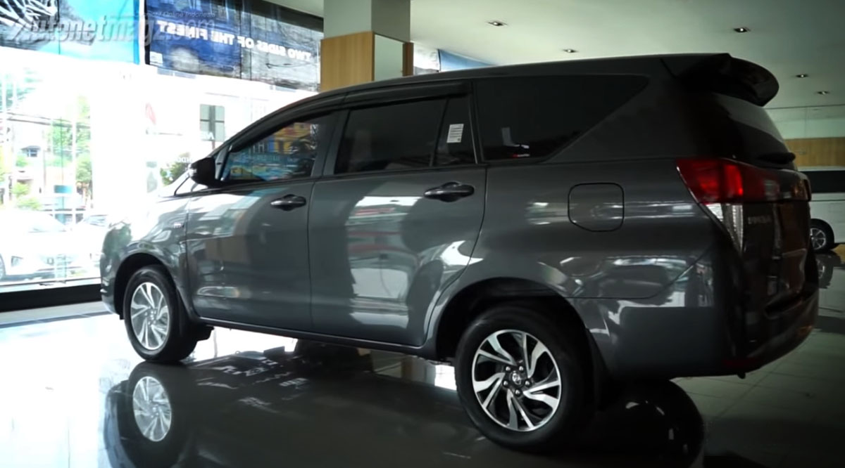 Berita, toyota-kijang-innova-facelift-2020-rear: Toyota Fortuner dan Kijang Innova Facelift Kini Sudah Dijual!
