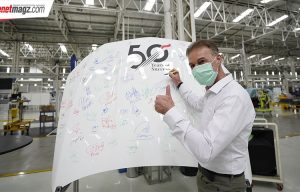 Mercedes-Benz Rayakan 50 Tahun Produksi di Pabrik Wanaherang