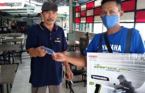 Lawan Pandemi, Yamaha Jatim Bagikan Masker Gratis
