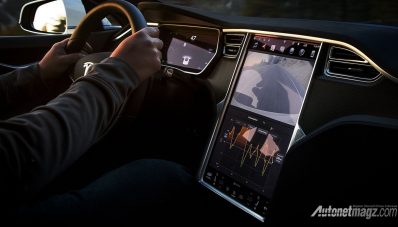 Touchscreen Rusak, Tesla Diminta Recall Ratusan Ribu Mobil! Touchscreen Rusak, Tesla Diminta Recall Ratusan Ribu Mobil!