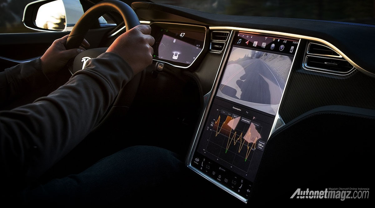 Berita, touchsreen-tesla: Touchscreen Rusak, Tesla Diminta Recall Ratusan Ribu Mobil!