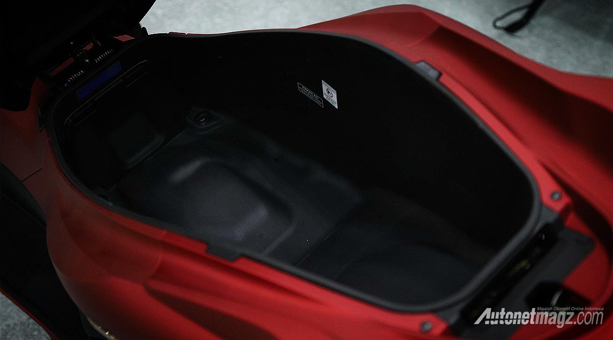Berita, bagasi-honda-pcx-2021: Honda PCX Baru Meluncur, Tampilan Gres dan Mesin 160 cc!