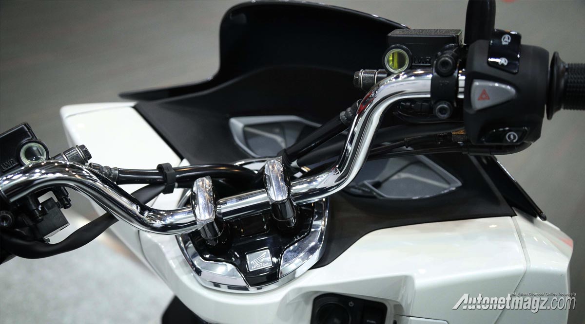 Berita, fitur-honda-pcx-2021: Honda PCX Baru Meluncur, Tampilan Gres dan Mesin 160 cc!