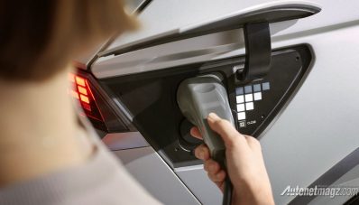 Hyundai Ioniq 5, Bisa Isi Baterai Pakai Tenaga Matahari! Hyundai Ioniq 5, Bisa Isi Baterai Pakai Tenaga Matahari!