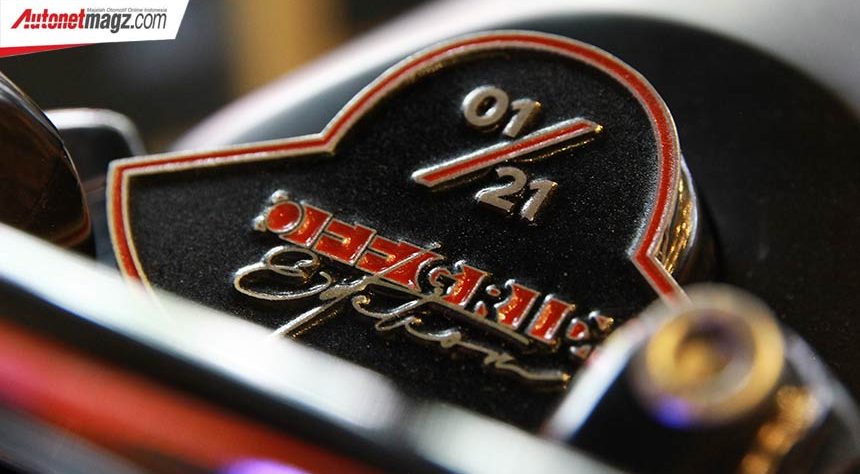 Royal Enfield Dan Smoked Garage Rilis Kit Off/Grid! Royal Enfield Dan Smoked Garage Rilis Kit Off/Grid!