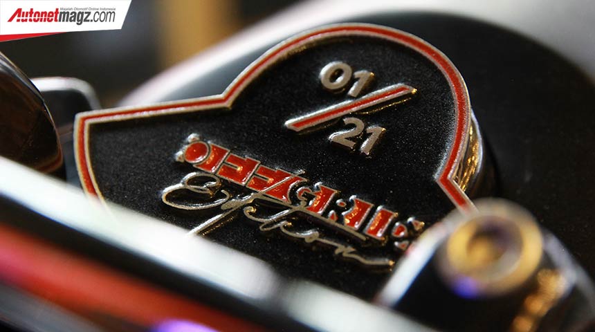 Berita, royal-enfield-smoked-garage-sg-21-ogic-emblem: Royal Enfield Dan Smoked Garage Rilis Kit Off/Grid!