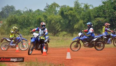 Cara Mengendarai Motor Off-Road Pakai Yamaha WR 155 R Cara Mengendarai Motor Off-Road Pakai Yamaha WR 155 R