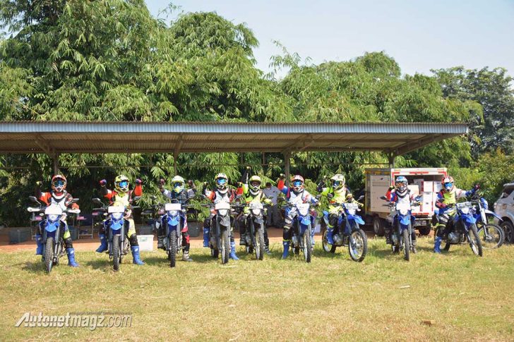 CAI BEM? YAMAHA WR 155R UMA OFF-ROAD LEGALIZADA PARA RUA! 