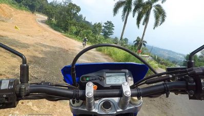 Cara Mengendarai Motor Off-Road Pakai Yamaha WR 155 R Cara Mengendarai Motor Off-Road Pakai Yamaha WR 155 R