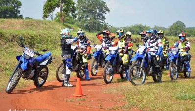 Cara Mengendarai Motor Off-Road Pakai Yamaha WR 155 R Cara Mengendarai Motor Off-Road Pakai Yamaha WR 155 R