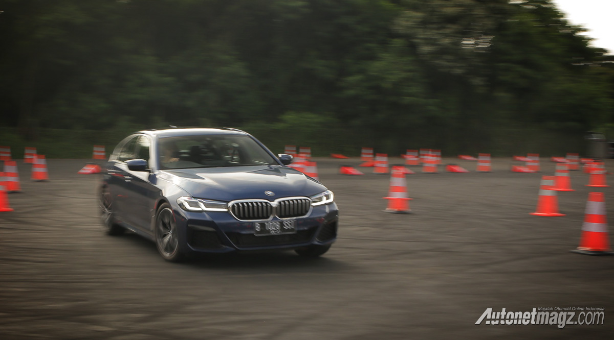 Berita, bmw-520i-m-sport-2021: BMW Adakan Test Drive dan Perkenalkan Aksesoris M Performance