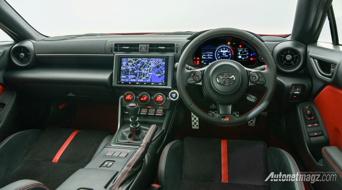 Berita, toyota-gr-86-interior: Toyota GR 86 2021 : Masih Kembaran Subaru, Apa Bedanya?