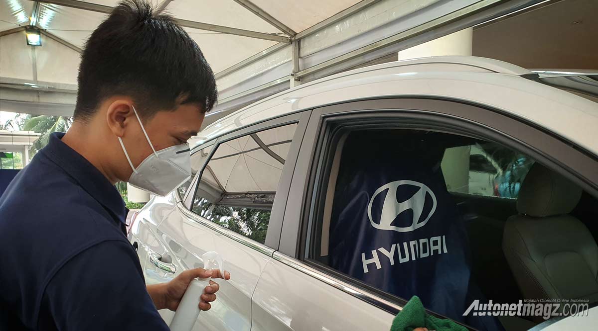 Berita, cuci-mobil-hyundai-waterless: Servis Mobil di Mall? Hyundai Bisa Kok!
