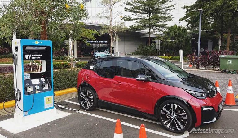 SPKLU-PLN-di-AEON-mall-charging-station-mobil-listrik-Indonesia-BMW-i3 ...