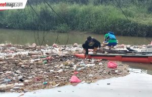 Peduli Lingkungan, Suzuki Bersihkan Sungai Cibitung