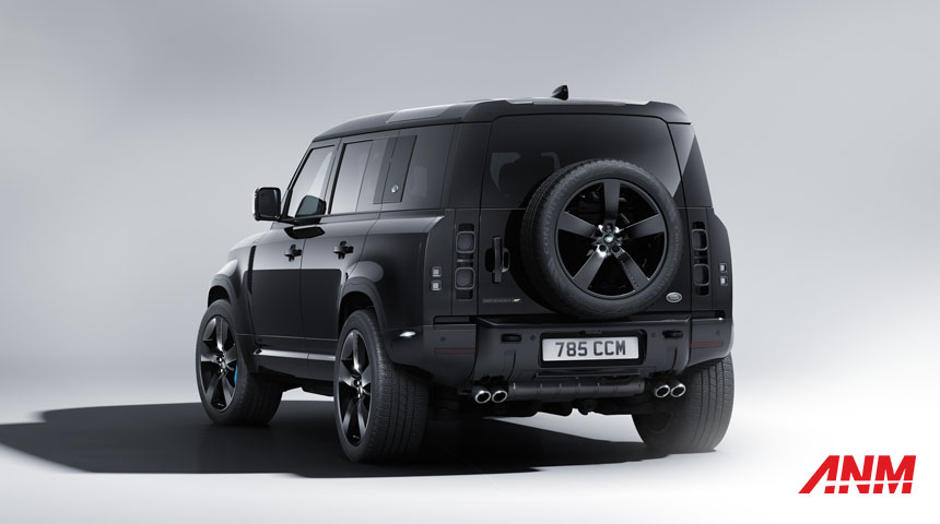 Berita, Land Rover Defender Bond 007: Land Rover Luncurkan Defender V8 Bond Edition, Hanya 300 Unit!