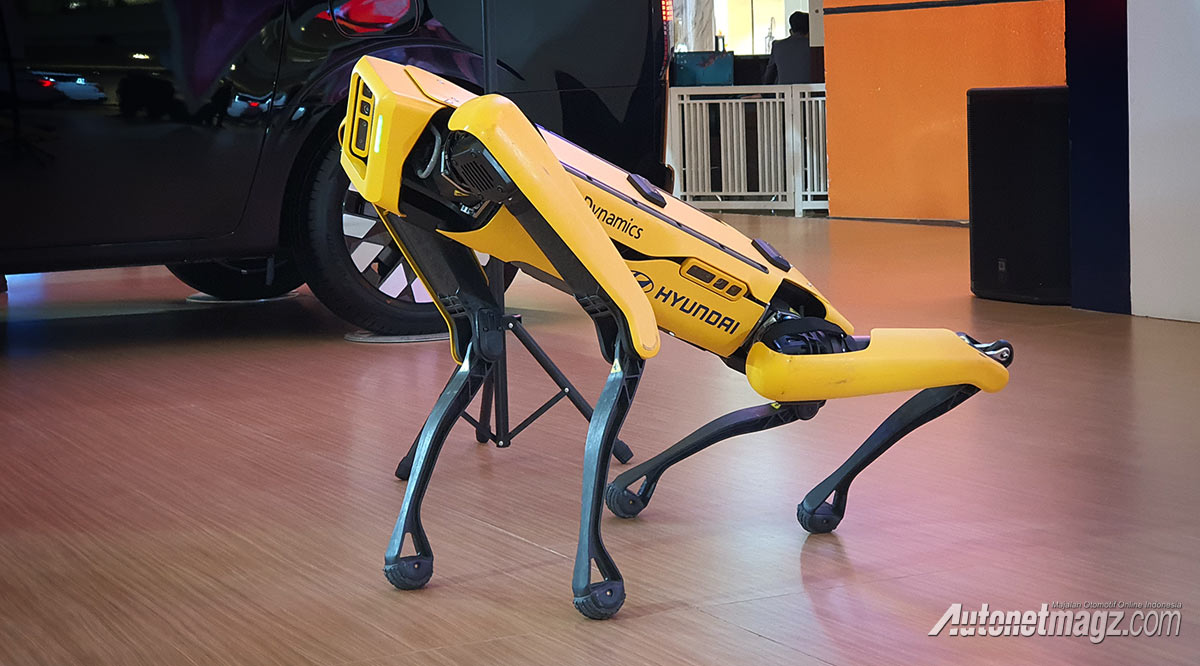 Berita, boston-dynamics-spot-hyundai: Robot Ini Jadi Bintang Tamu di Acara Hyundai!