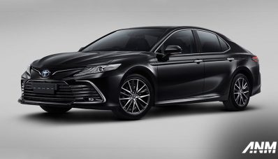 New Toyota Camry Hybrid : Tambah Fitur, Turun Harga
