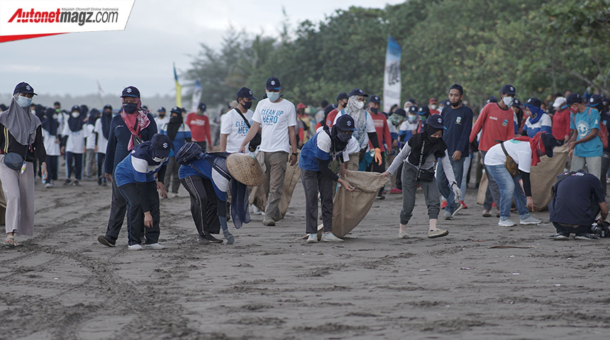 Berita, suzuki-clean-up-the-world-2: Suzuki Gelar Kegiatan Bersih-bersih Pantai Pangandaran